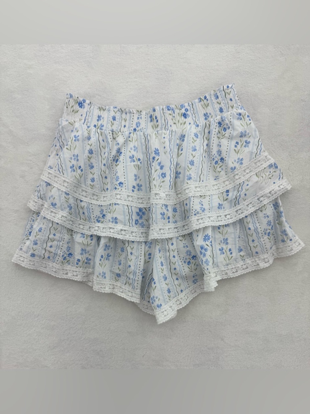 Altar’d State Blue Floral Willa Shorts Size Medium Boho Cottagecore Lace Flowy - Picture 8 of 8